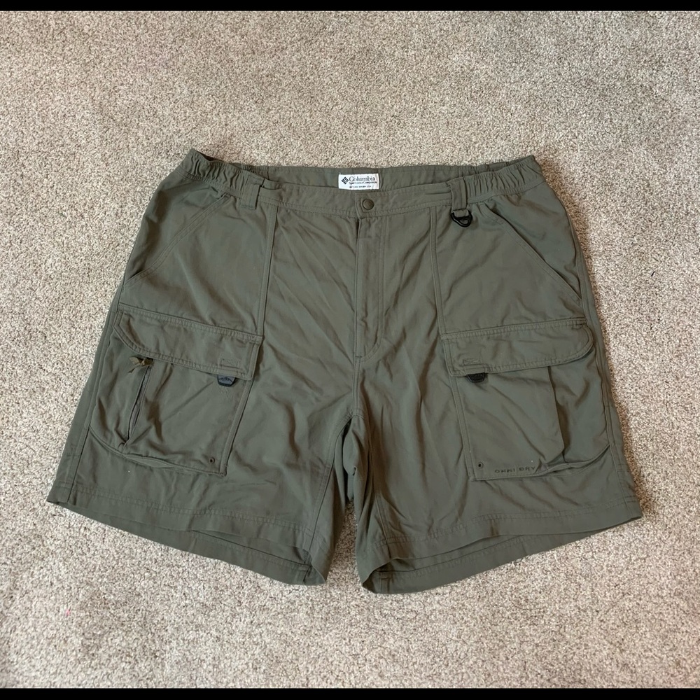 COLUMBIA Olive Green CLIMBING Hiking CARGO SHORTS - Picture 1 of 4